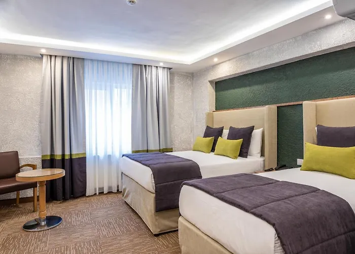 Carlton Hotel
